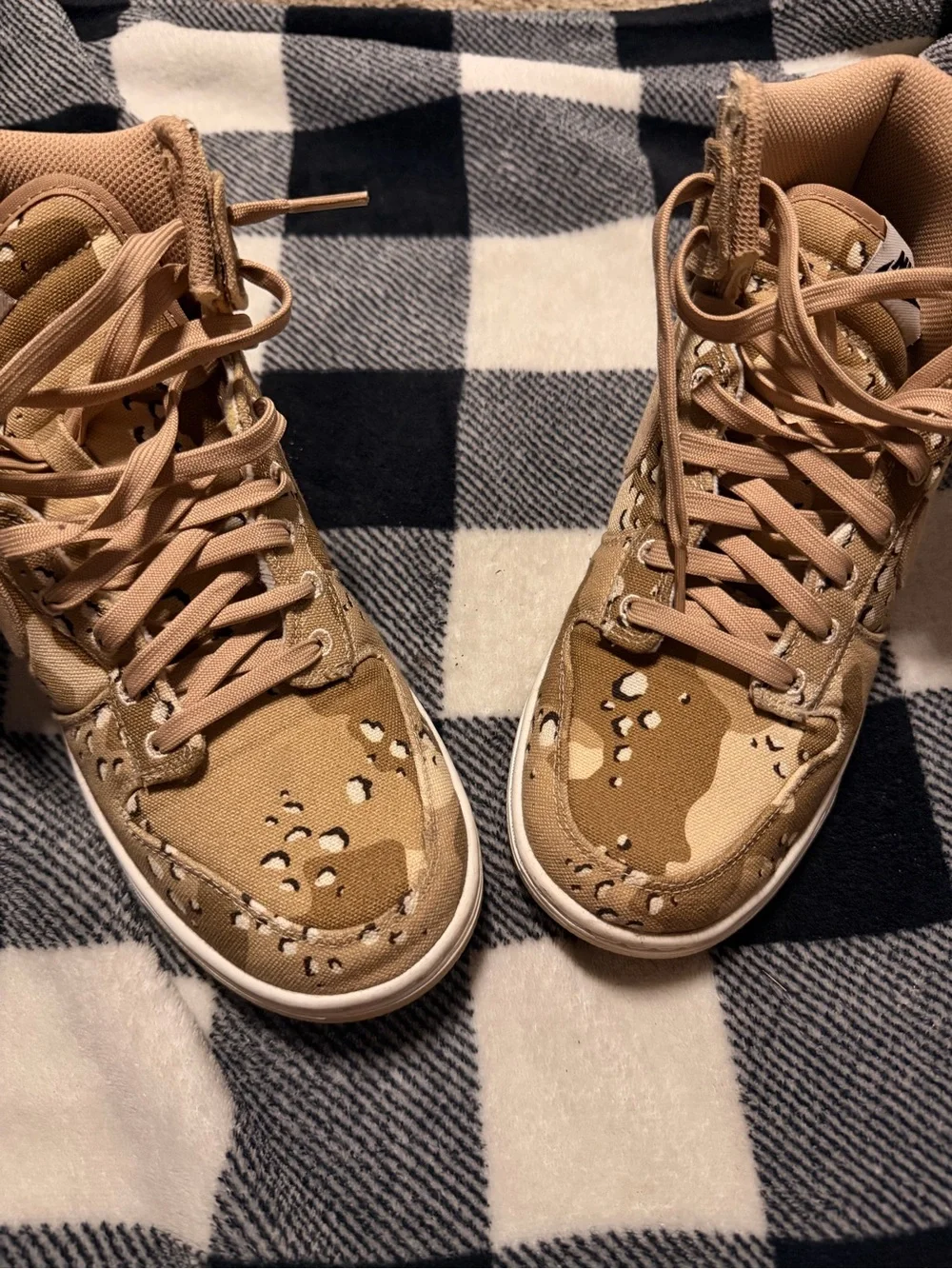 Desert Camo High-Top Sneakers - Tan